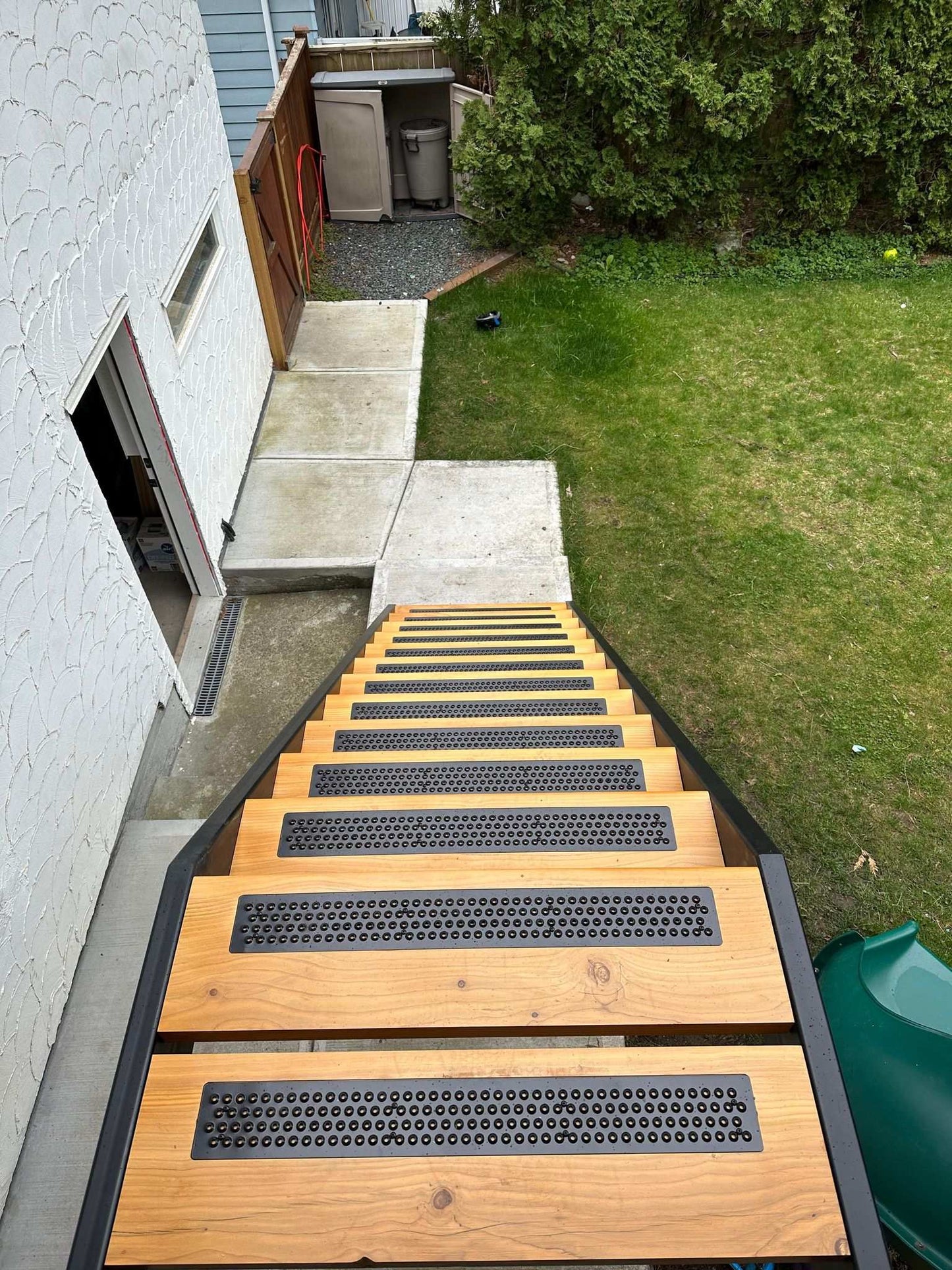 Aluminum Grip Stair Cover Treads - Signal Black, Includes Stainless Steel 1" Screws - 4" x 32"