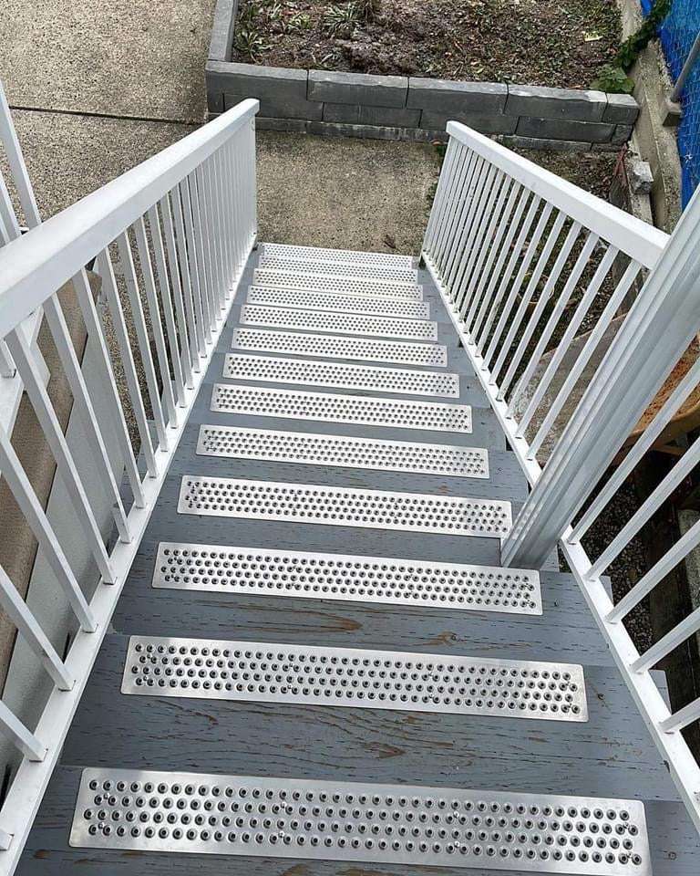 Aluminum Grip Stair Cover Treads - Mill Finish, Includes Stainless Steel 1" Screws - 4" x 32"